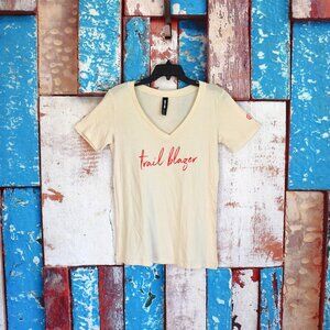 Women's Agnes & Dora V-Neck Graphic Tee T-Shirt Short Sleeve SMALL Cream